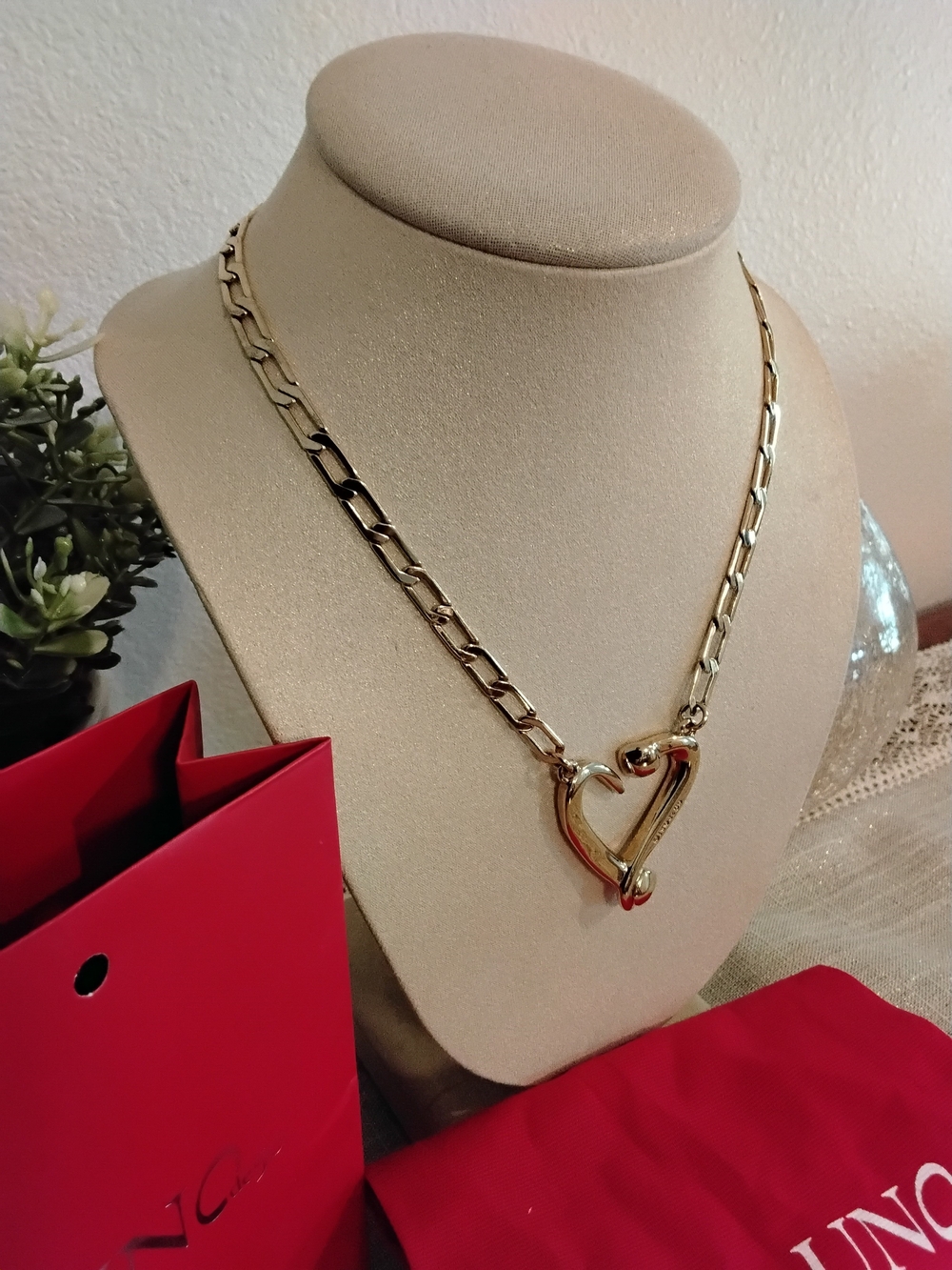 Beautiful UNO de 50 Gold Heart Pendant Necklace - Gold - Picture 4 of 7